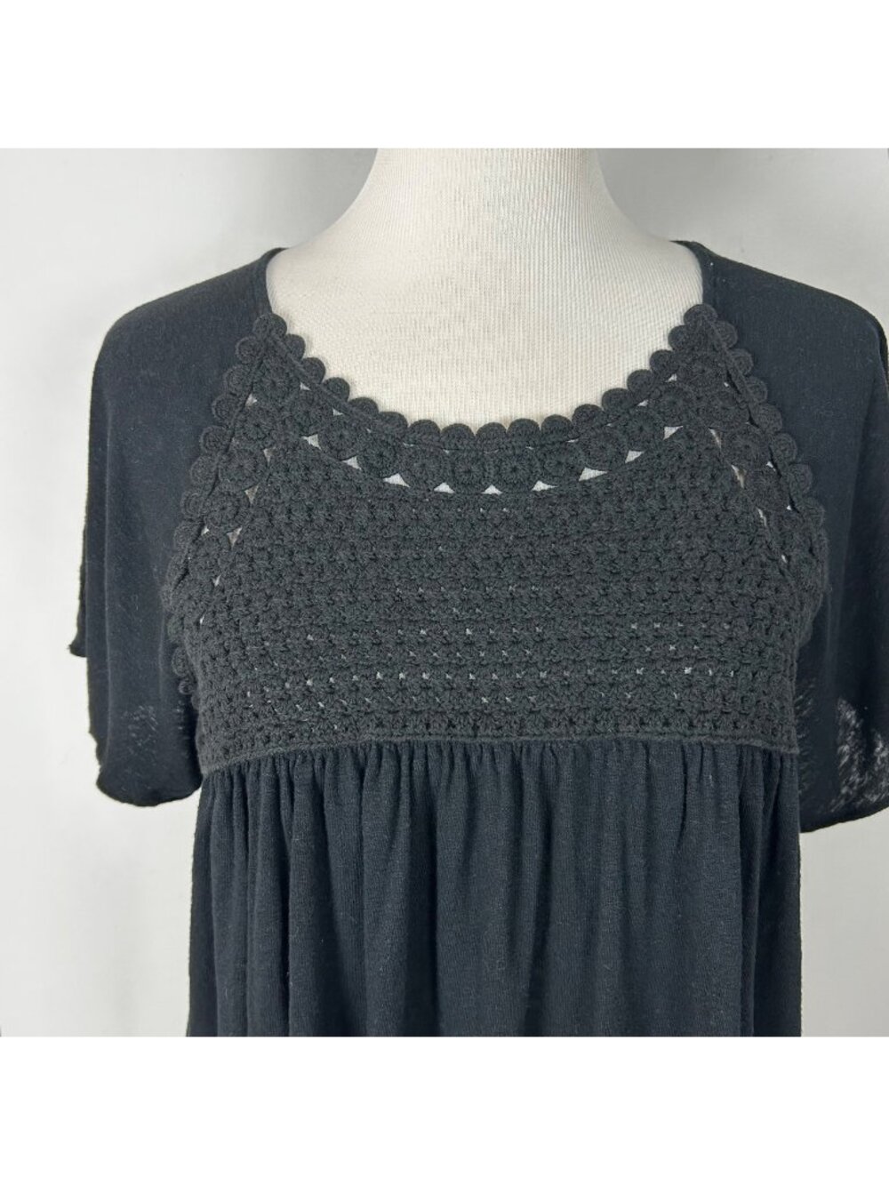Loft Black Linen Knit T-Shirt with Crochet Neckline Size Small Women's‎